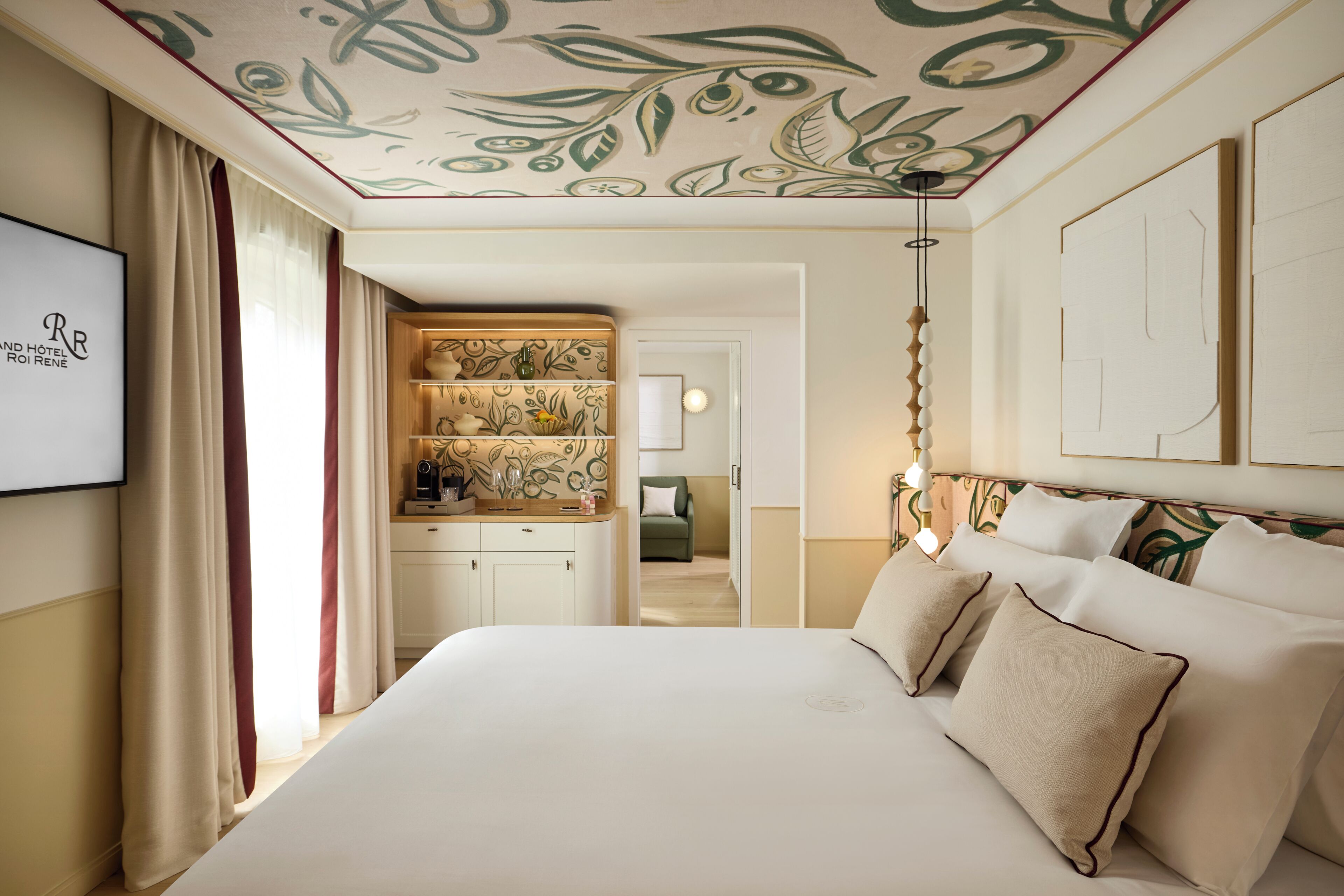 Suite, 1 kingsize bed | Luxe beddengoed, een minibar, een kluis op de kamer