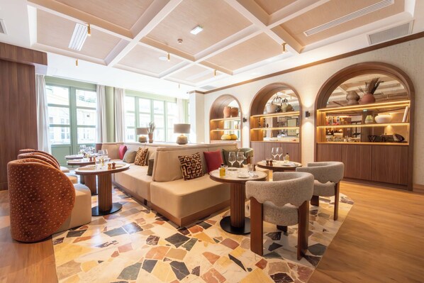 Bar lounge