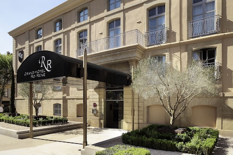 Mặt tiền nơi lưu trú