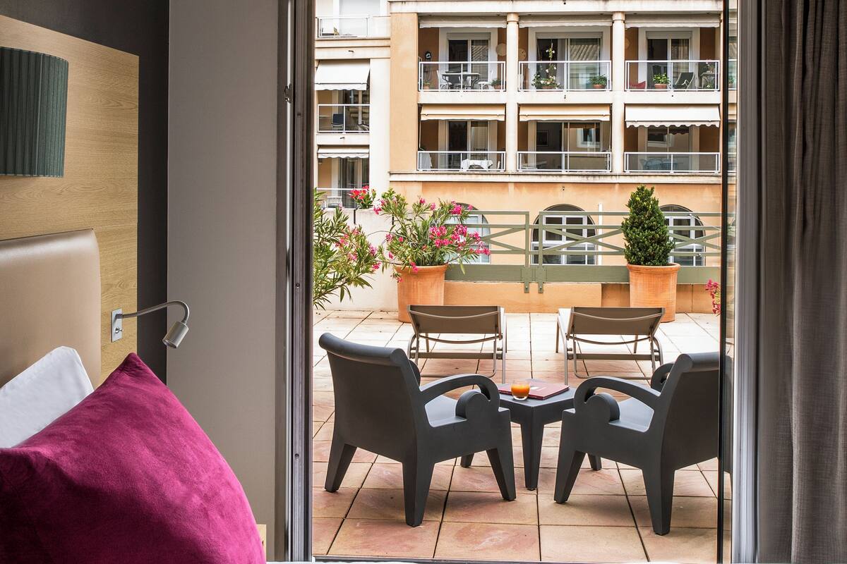 premium bedding, minibar, in-room safe, individually decorated