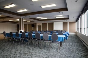 Banquet hall - Highliner Hotel & Conference Centre (Prince Rupert)