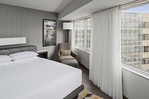 Panoramic-Suite, 1 King-Bett | Hochwertige Bettwaren, Daunenbettdecken, Pillowtop-Betten, Zimmersafe