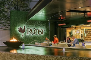 2 restaurants; breakfast, lunch, dinner and brunch served 