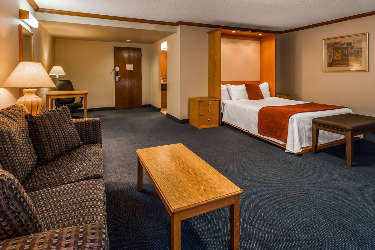 standard room, 1 queen bed, non smoking, refrigerator | laptop workspace, blackout curtains, iron/ironing board, free wifi