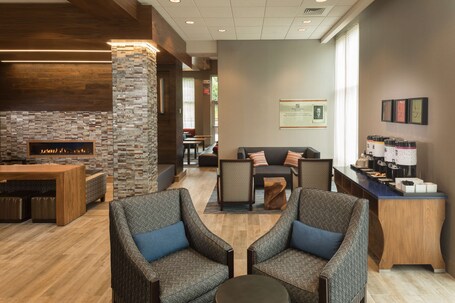 Hampton Inn Suites Asheville Biltmore Village - Image 5