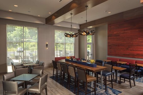 Hampton Inn Suites Asheville Biltmore Village - Image 21