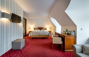 Family Room | Hypo-allergenic bedding, minibar, in-room safe, free WiFi