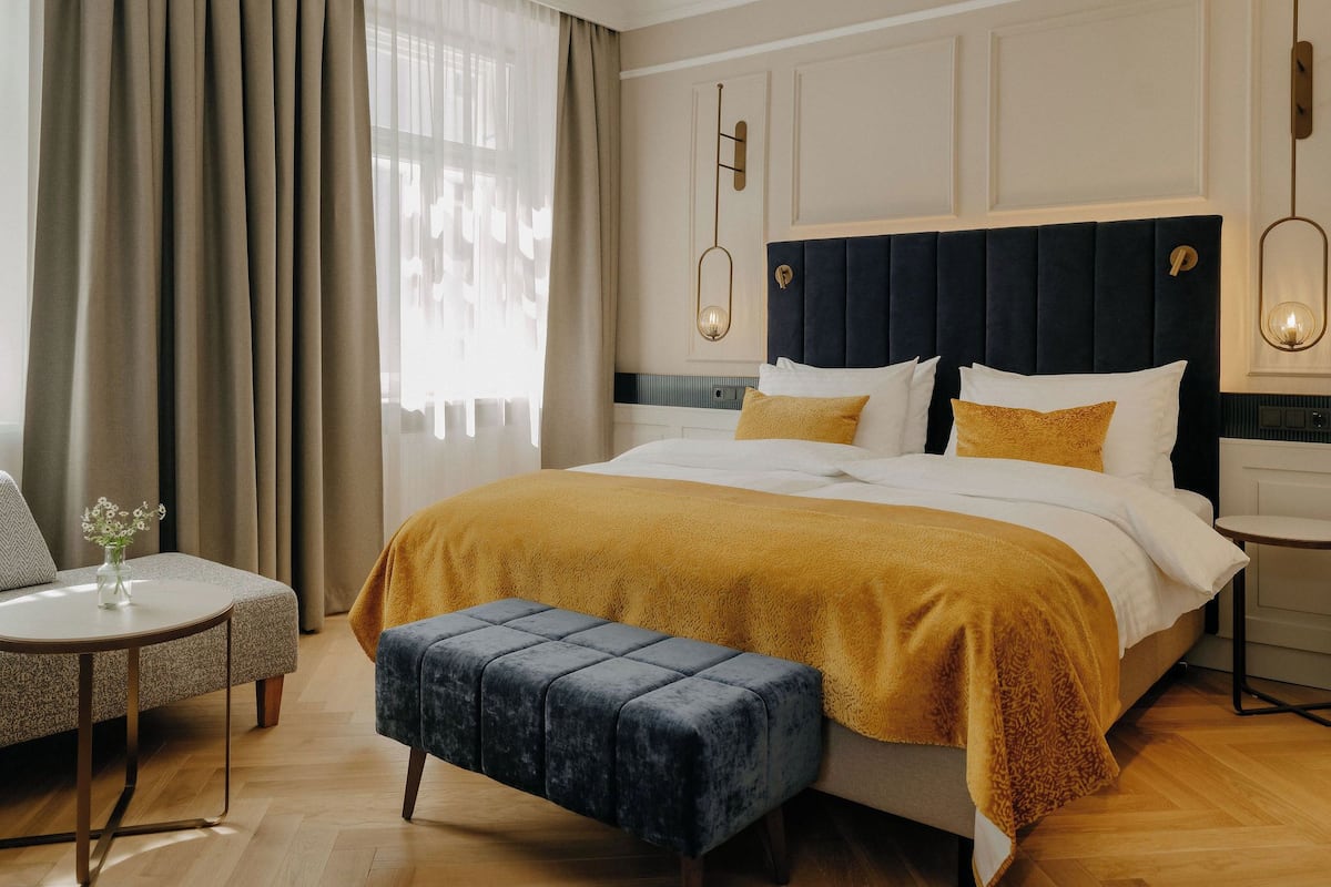 Deluxe Triple Room | Hypo-allergenic bedding, minibar, in-room safe, free WiFi