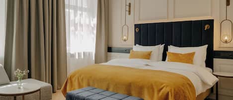 Deluxe Triple Room | Hypo-allergenic bedding, minibar, in-room safe, free WiFi
