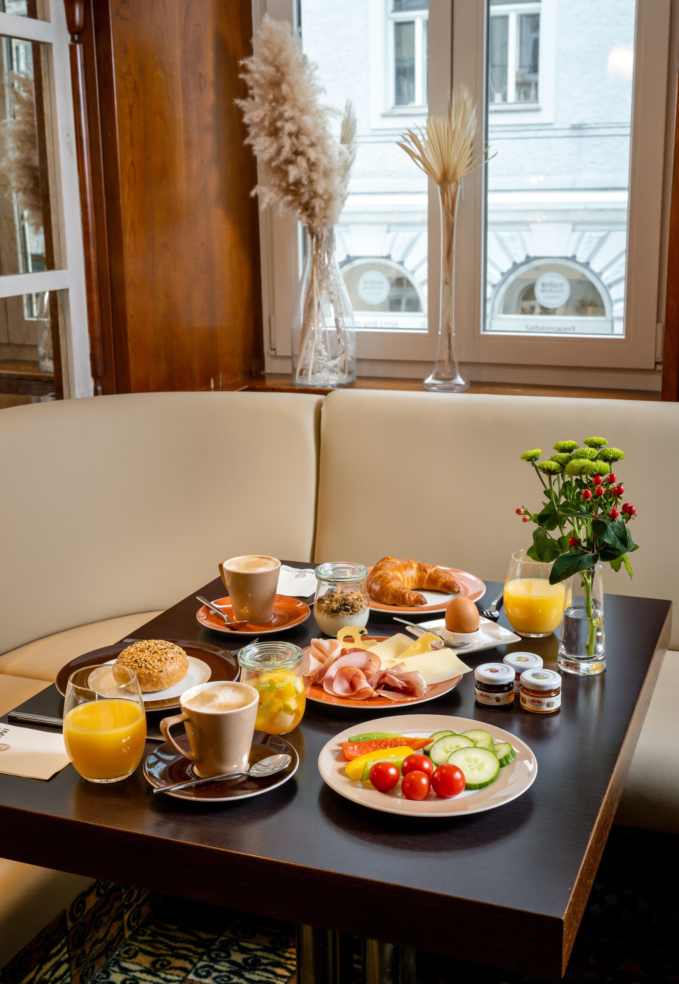 Petit déjeuner buffet (25 EUR par personne)