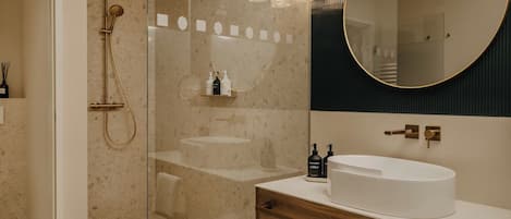 Shower, hair dryer, towels