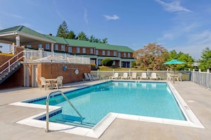 Seasonal outdoor pool