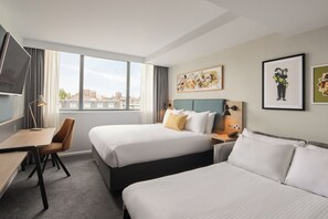 Standard Room, 1 Double Bed with Sofa bed | In-room safe, desk, laptop workspace, blackout drapes - Holiday Inn London-Bloomsbury Hotel by IHG (London)