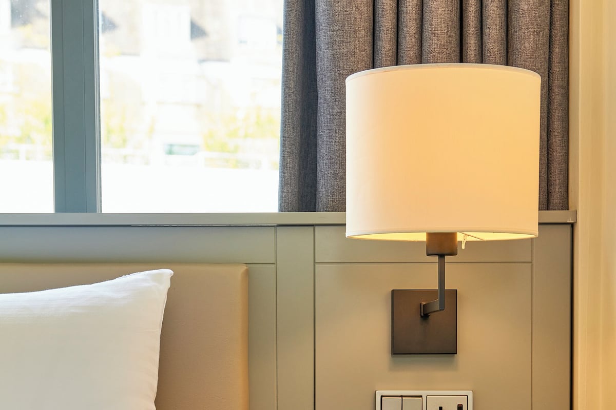 Standard Room, 1 Double Bed | In-room safe, desk, laptop workspace, blackout drapes