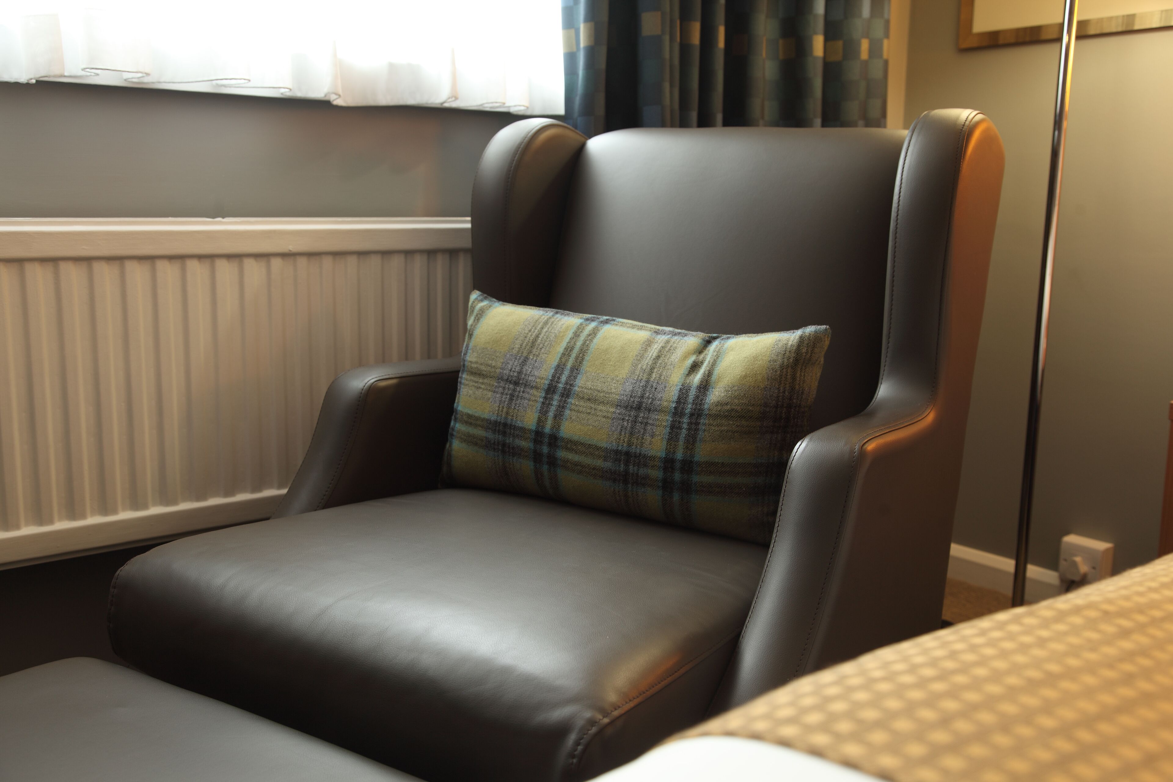 in-room safe, desk, laptop workspace, blackout curtains