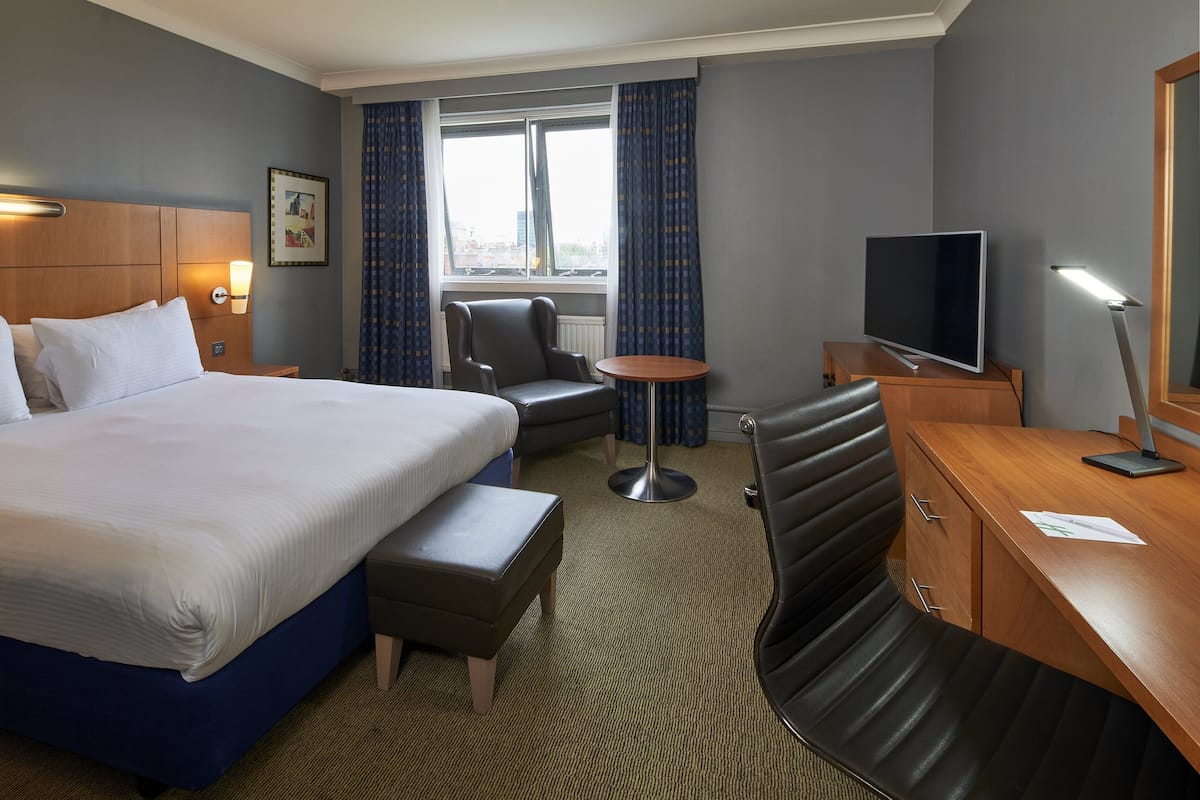 Premium Room | In-room safe, desk, laptop workspace, blackout drapes