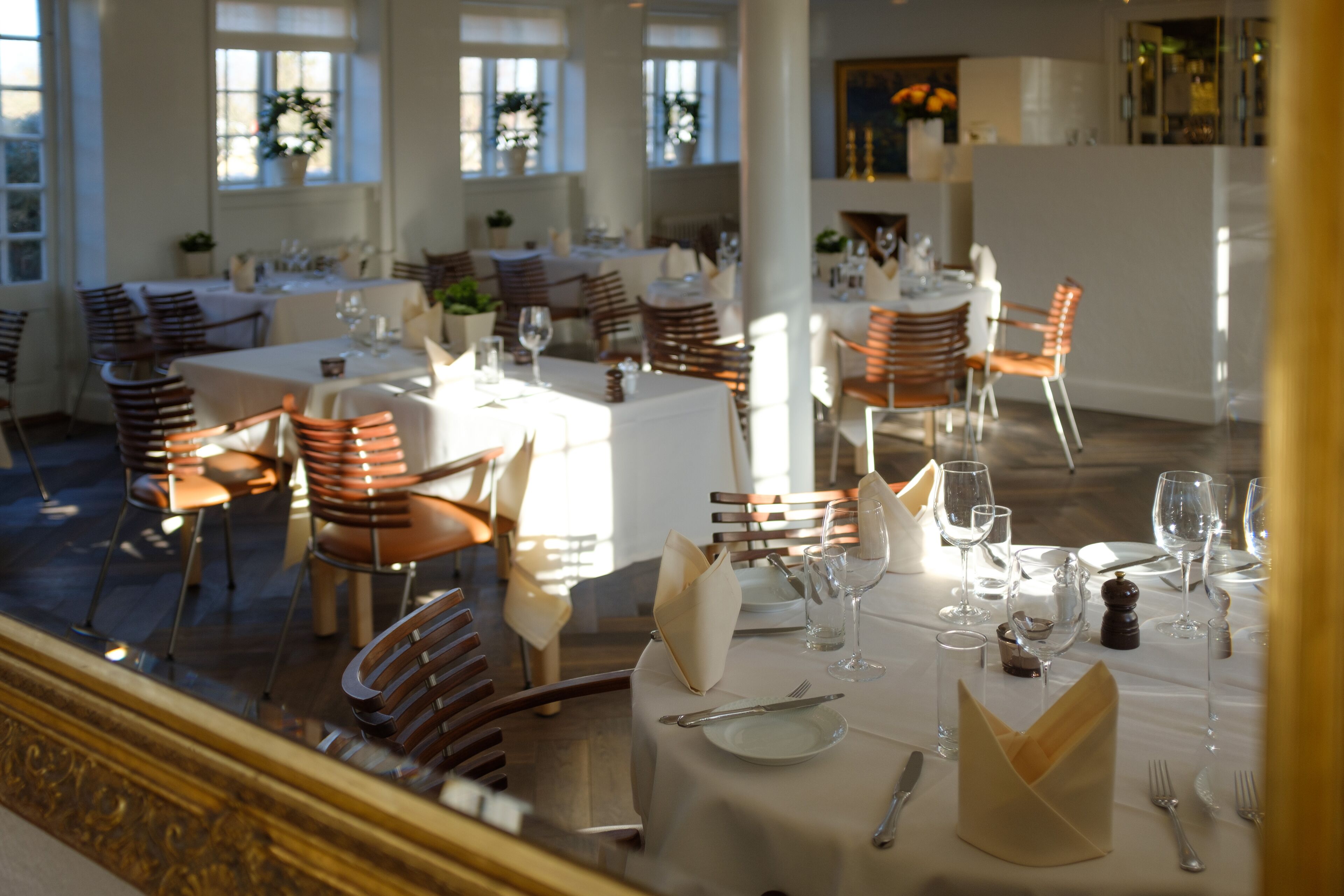 breakfast, lunch, dinner served; fusion cuisine