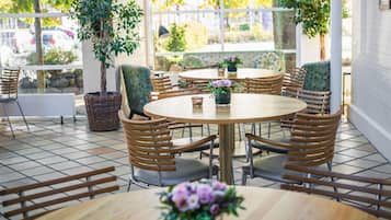 Der serveres morgenmad, frokost, aftensmad og fusionsretter