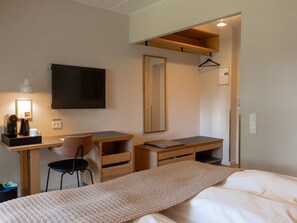 Premium bedding, down comforters, pillowtop beds, individually furnished - Hotel Knudsens Gaard (Odense)