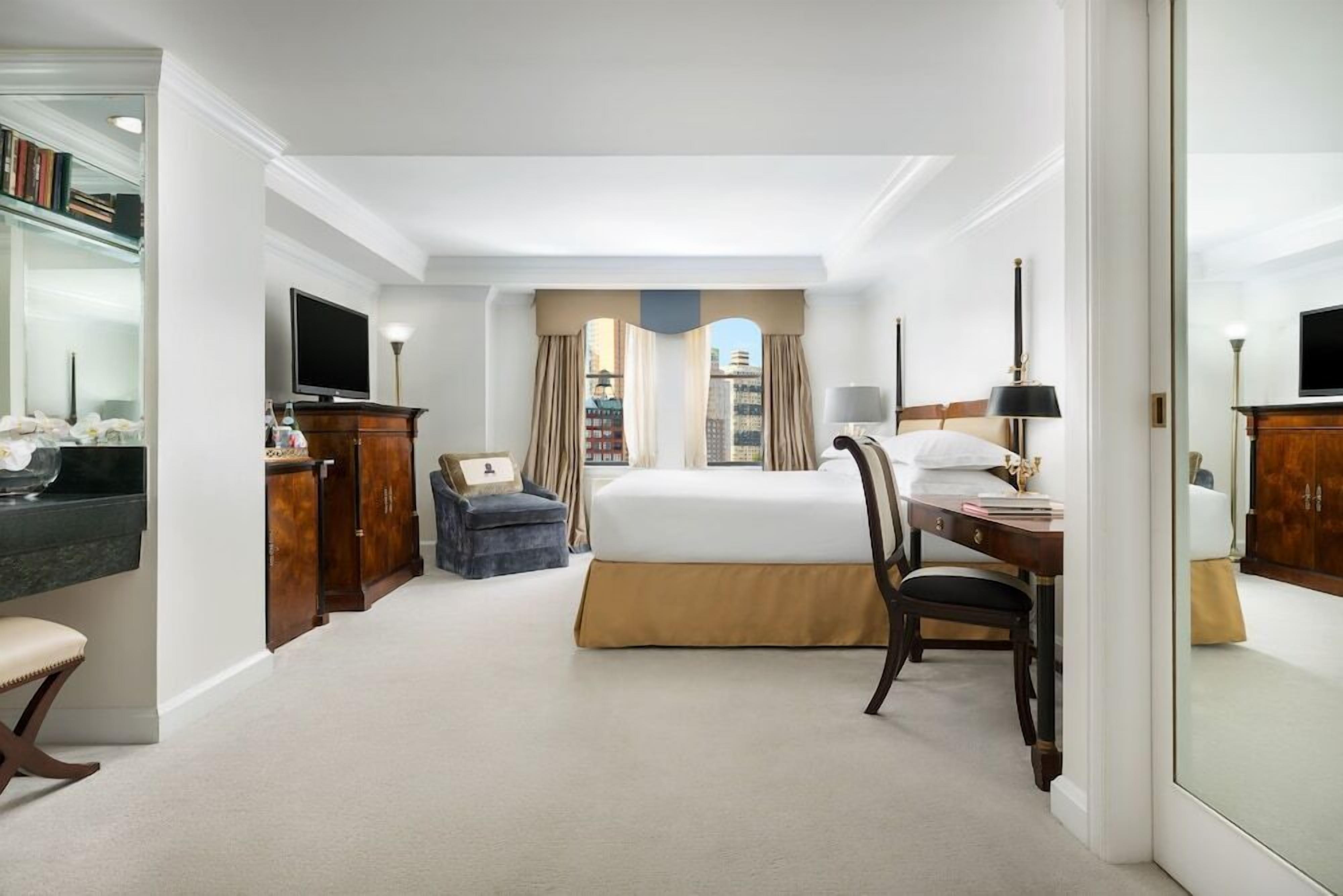 Premium bedding, minibar, in-room safe, desk