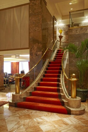 Lobby - The Michelangelo New York (New York)
