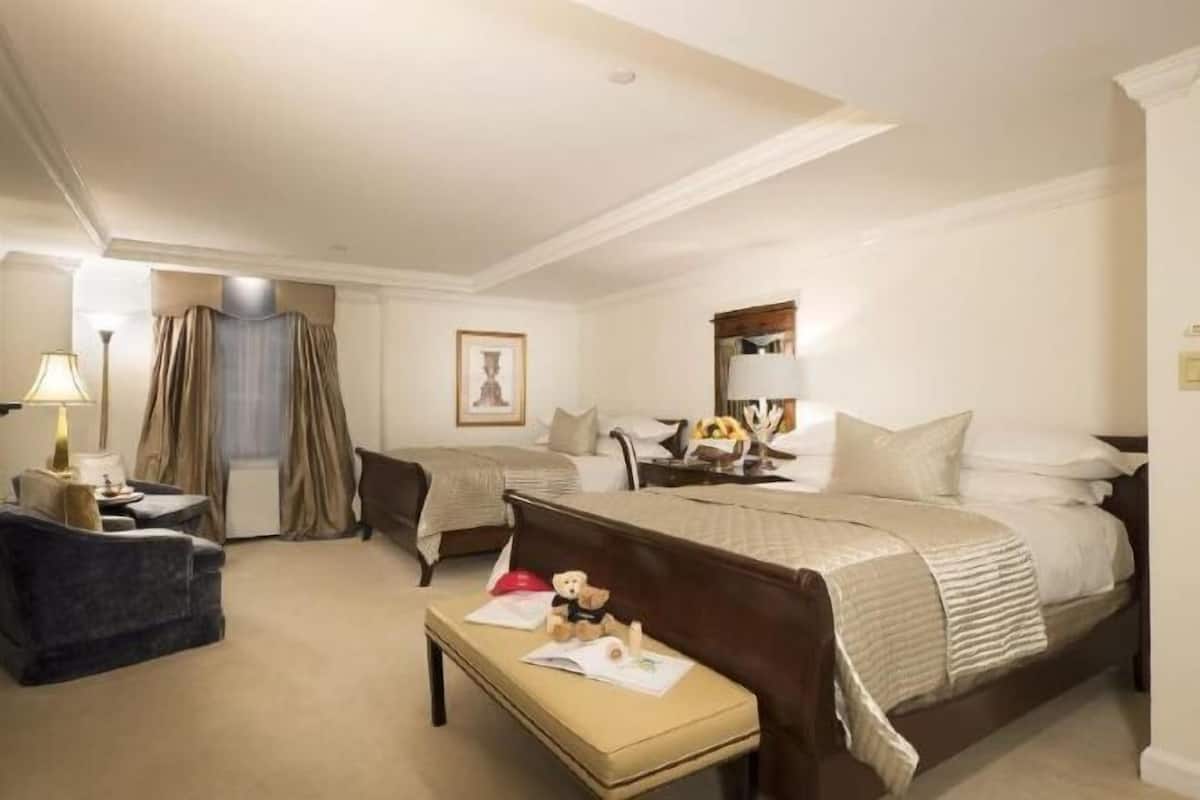 Premium bedding, minibar, in-room safe, desk