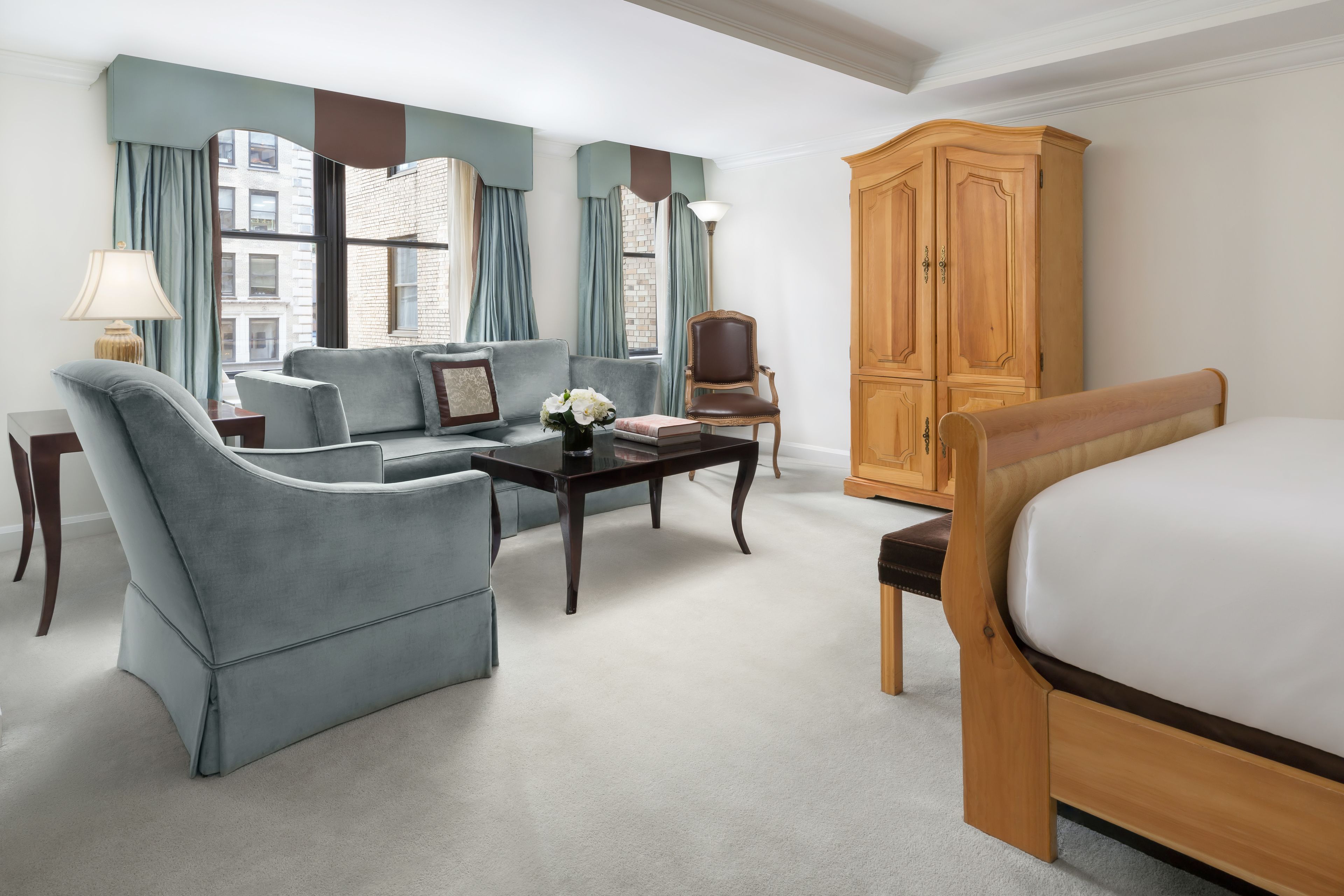 junior suite, 1 king bed | premium bedding, minibar, in-room safe, desk