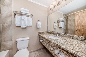 Combined shower/bathtub, free toiletries, hair dryer, towels