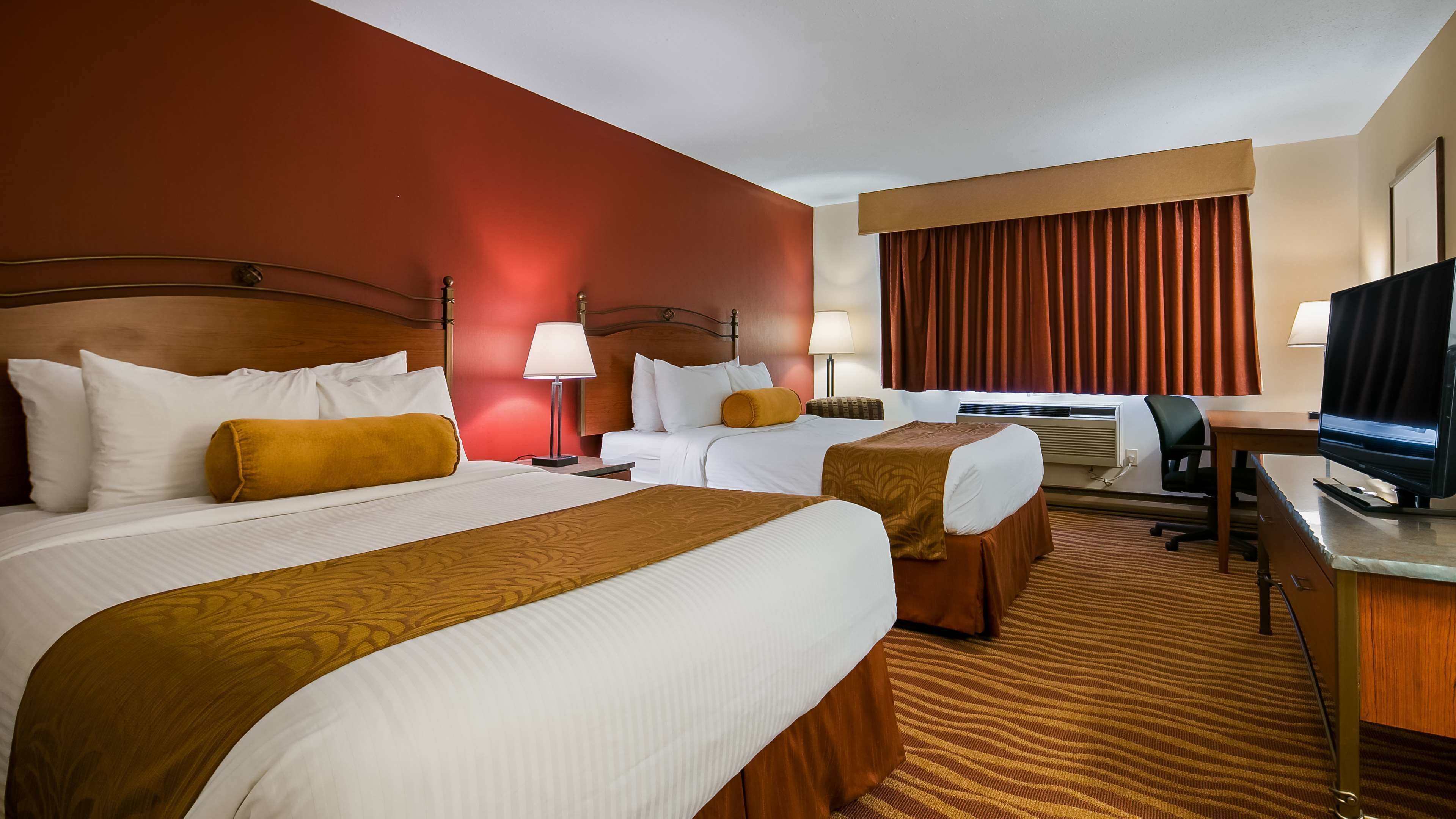 Tabla de planchar con plancha, wifi gratis, ropa de cama