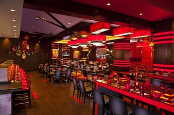 4 restaurants, breakfast, lunch, dinner served; American cuisine at Golden Nugget Biloxi