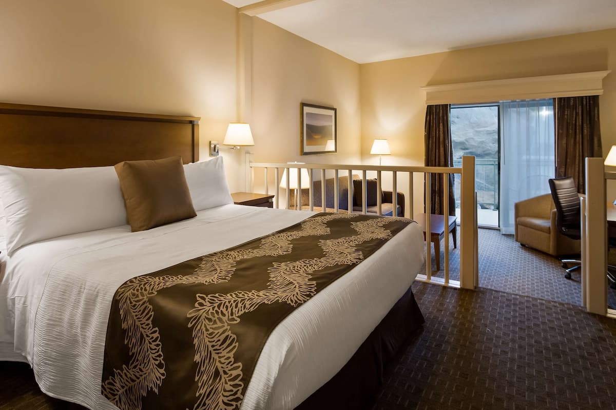 1 bedroom, premium bedding, in-room safe, desk