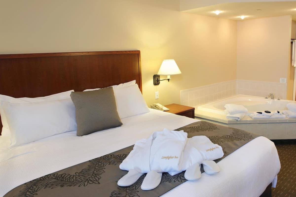 Premium bedding, in-room safe, desk, blackout drapes