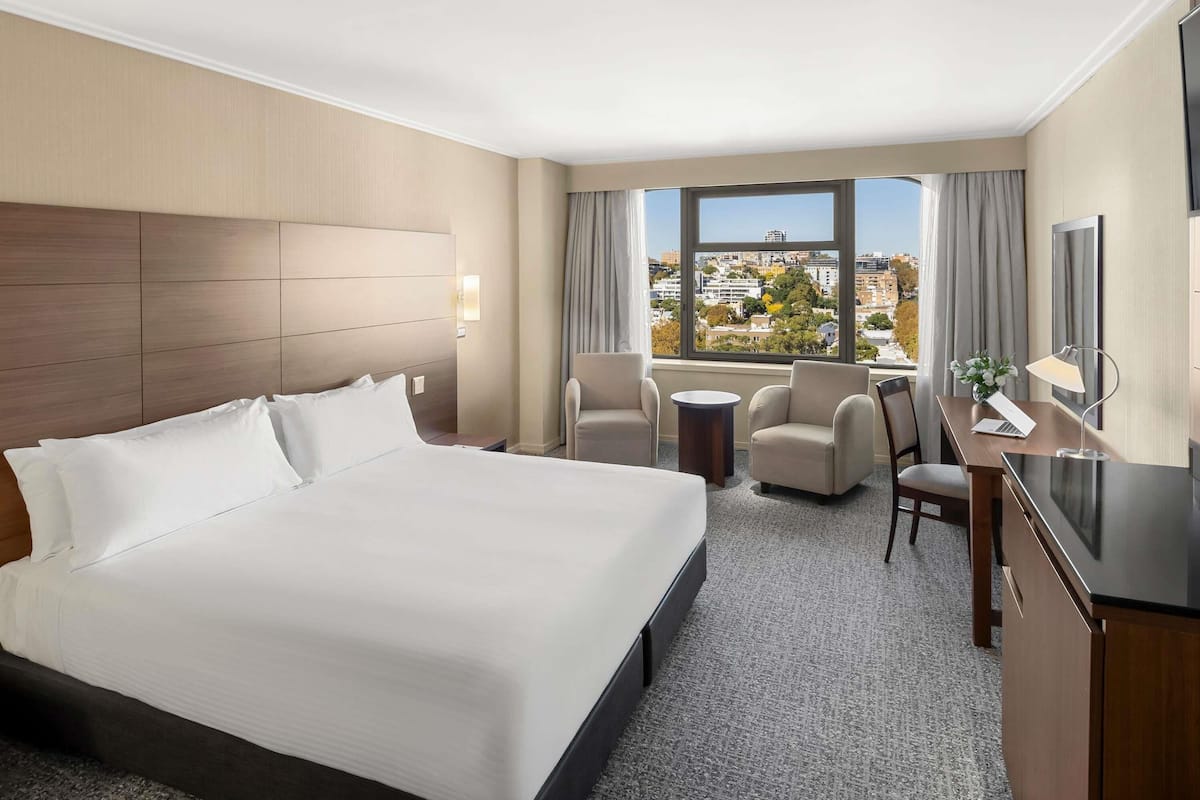 Deluxe Room, 1 King Bed (City Side)