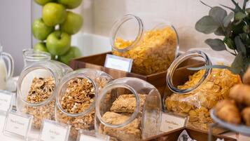 Sarapan ala kontinental setiap hari (AUD 42 per orang)