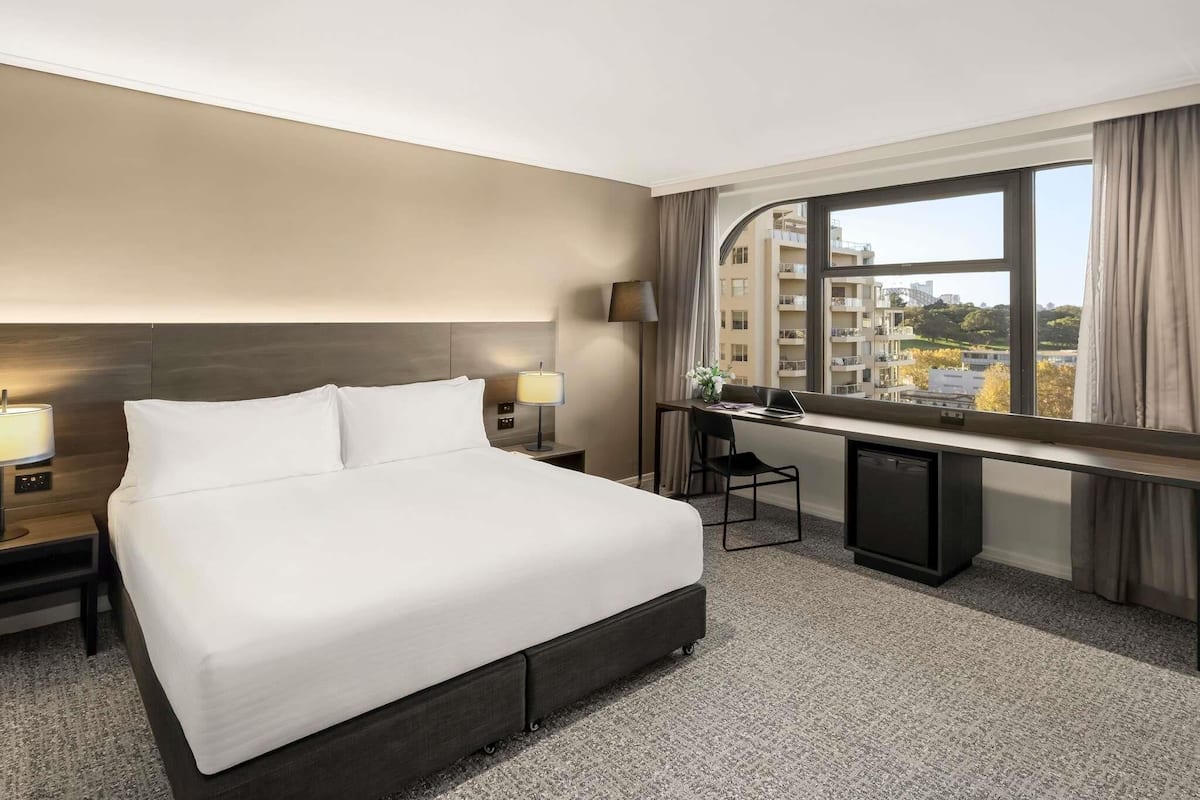 Standard Room, 1 King Bed | In-room safe, desk, iron/ironing board, free cribs/infant beds