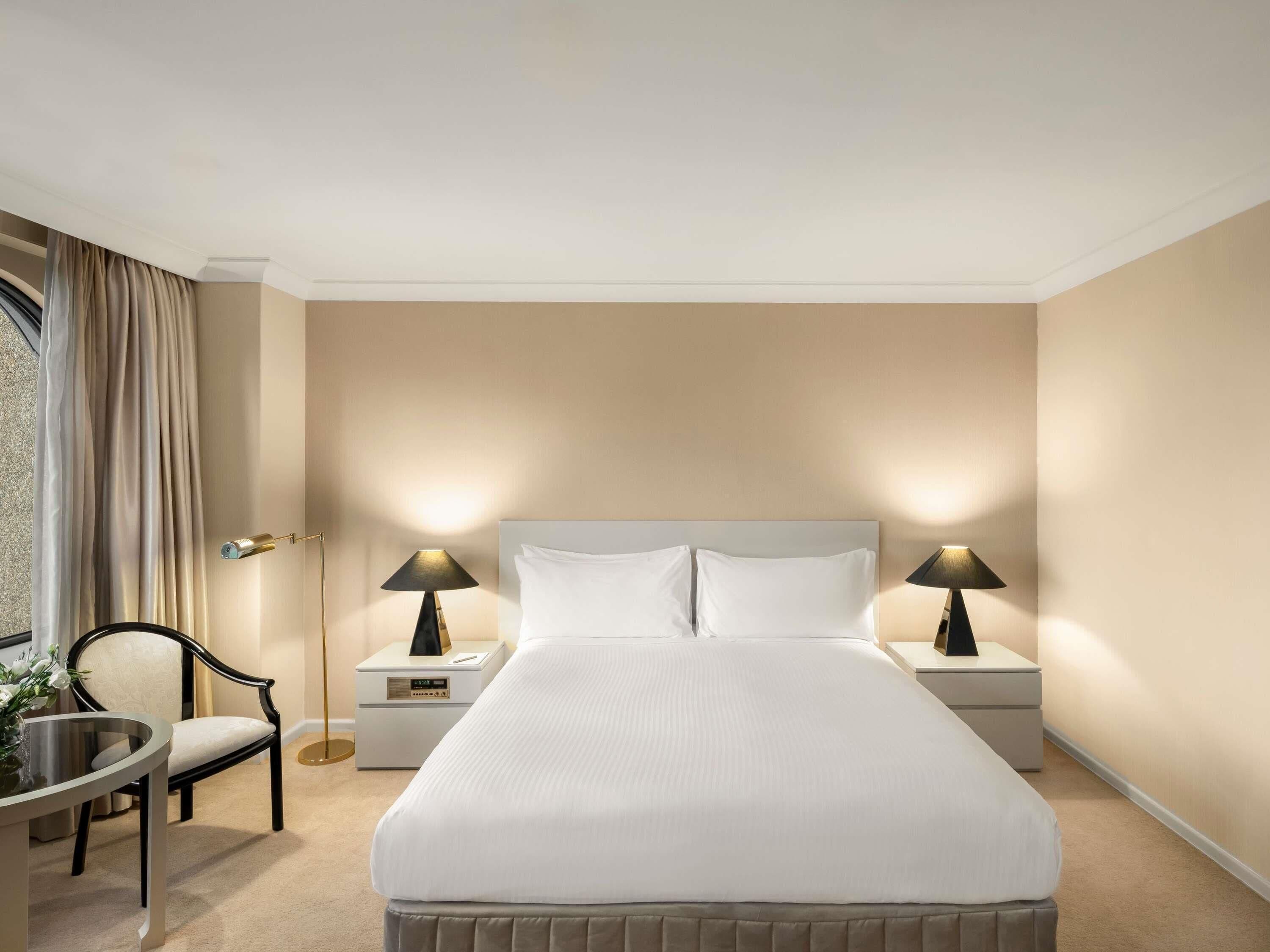 Suite presidencial, 1 cama de matrimonio grande | Caja fuerte, escritorio, tabla de planchar con plancha y cunas gratuitas