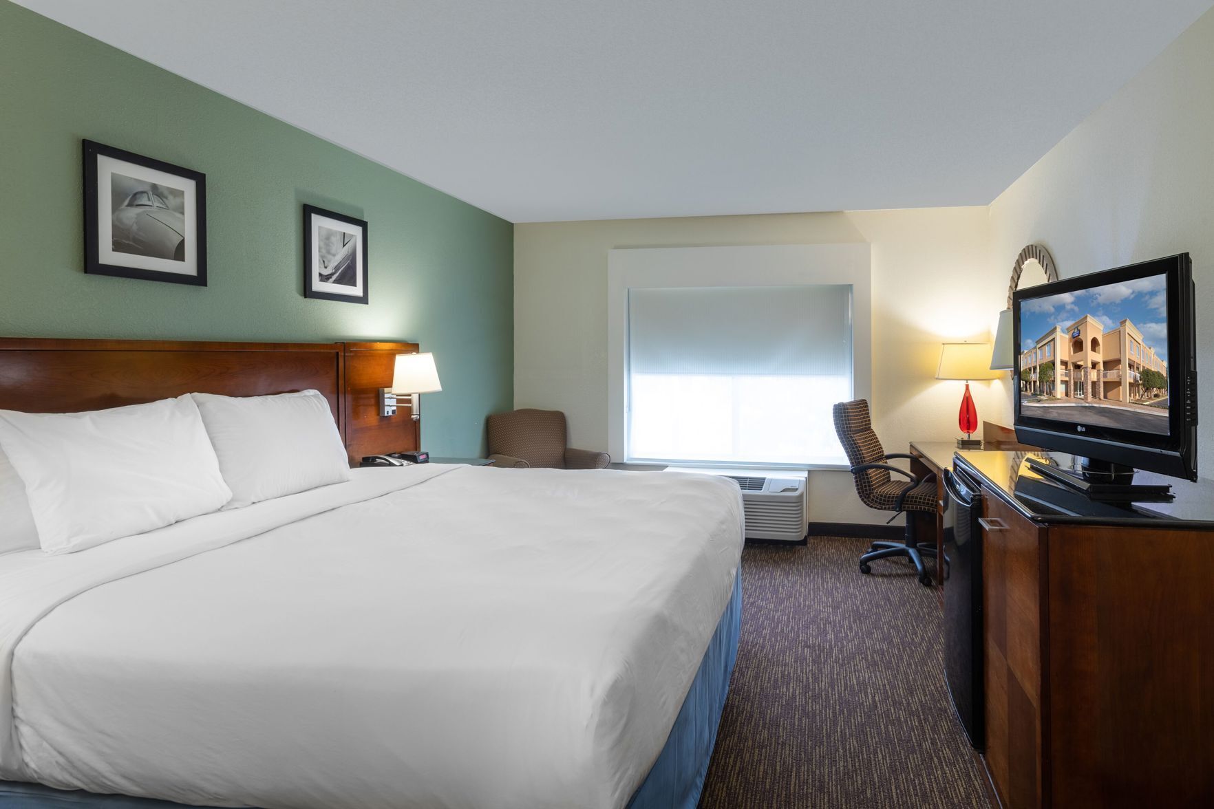 Desk, iron/ironing board, free WiFi, bed sheets