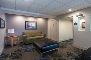 Lobby sitting area - Days Inn by Wyndham Greenville (Greenville)
