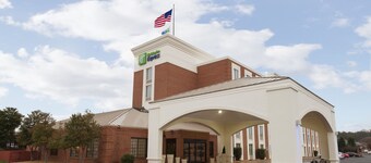 Holiday Inn Express Fredericksburg Southpoint by IHG