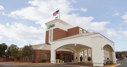 Holiday Inn Express Fredericksburg Southpoint, an IHG Hotel