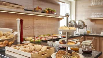Daily buffet breakfast (EUR 17.5 per person)