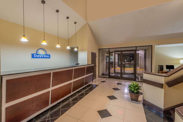 Lobby - Days Inn by Wyndham Yadkinville (Yadkinville)