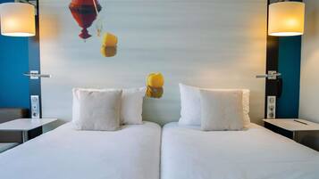 Superior Room, 2 Katil Bujang (Single) | Peralatan tempat tidur premium, peti besi dalam bilik, meja