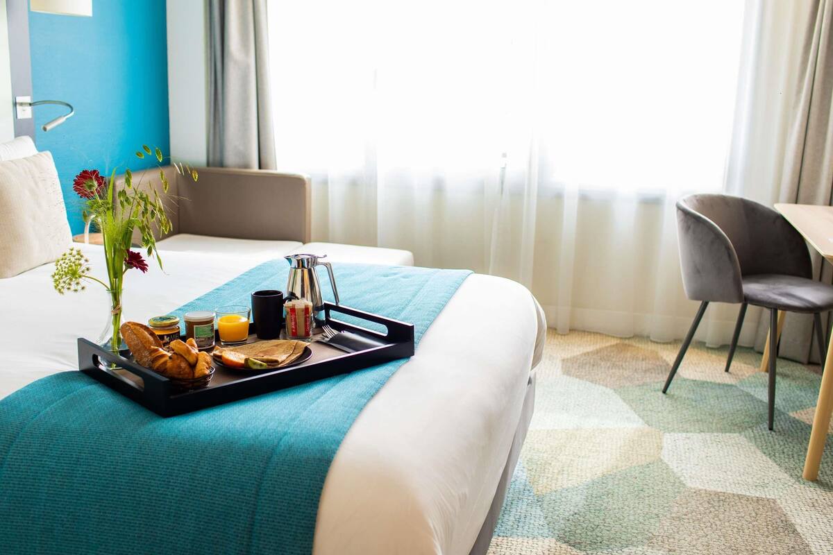 Premium bedding, in-room safe, desk, soundproofing