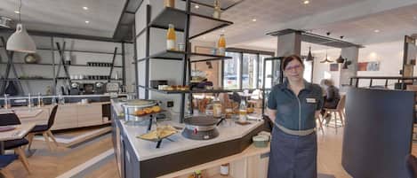 Daily buffet breakfast (EUR 17 per person)