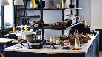 Lunsj og middag serveres