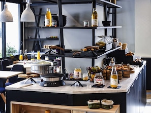 Lunch and dinner served - Mercure Lorient Centre Hotel (Lorient)