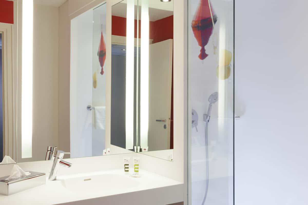 premium bedding, in-room safe, desk, soundproofing