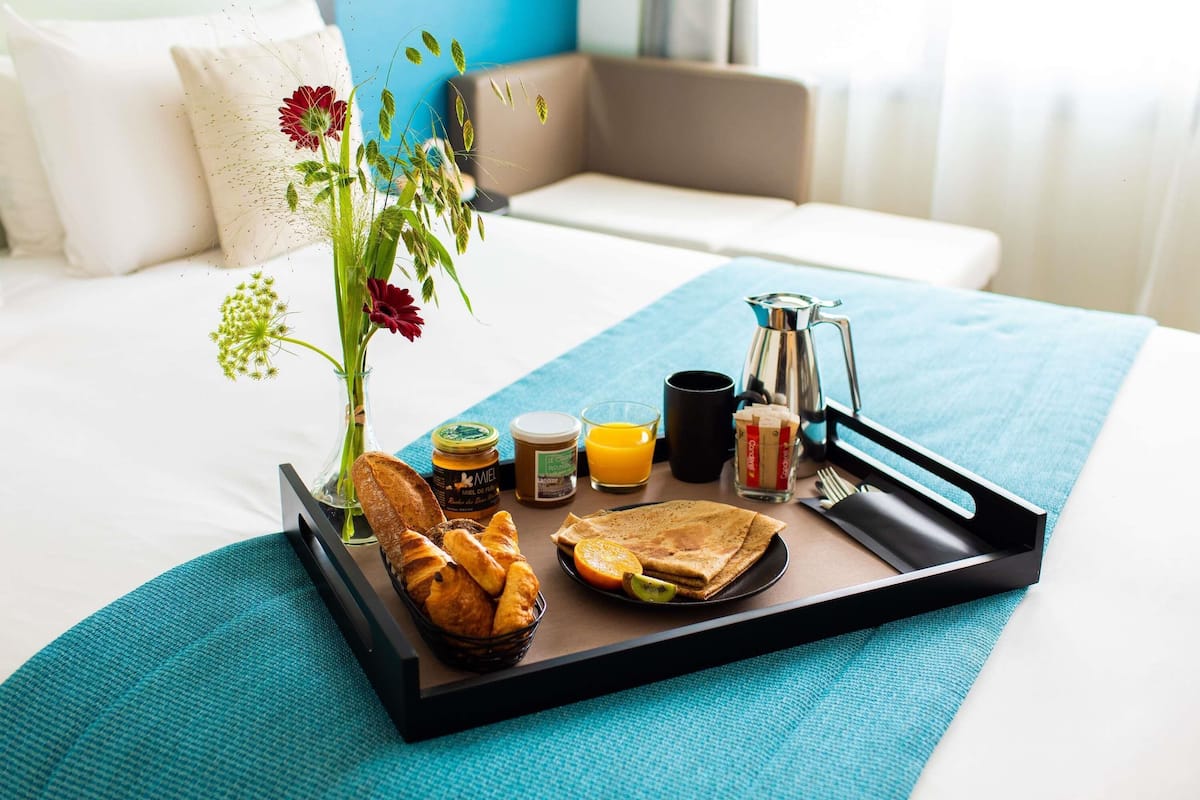 premium bedding, in-room safe, desk, soundproofing