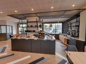 Lunch and dinner served, French cuisine - Mercure Lorient Centre Hotel (Lorient)